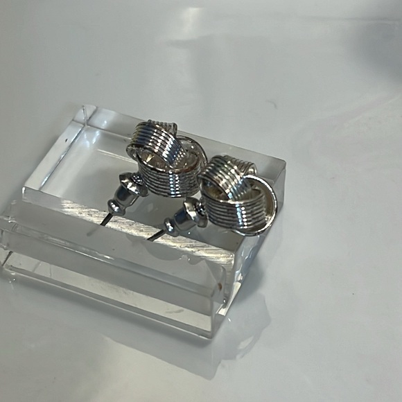 Vintage silver tone metal knot pierced stud earrings - Picture 2 of 4